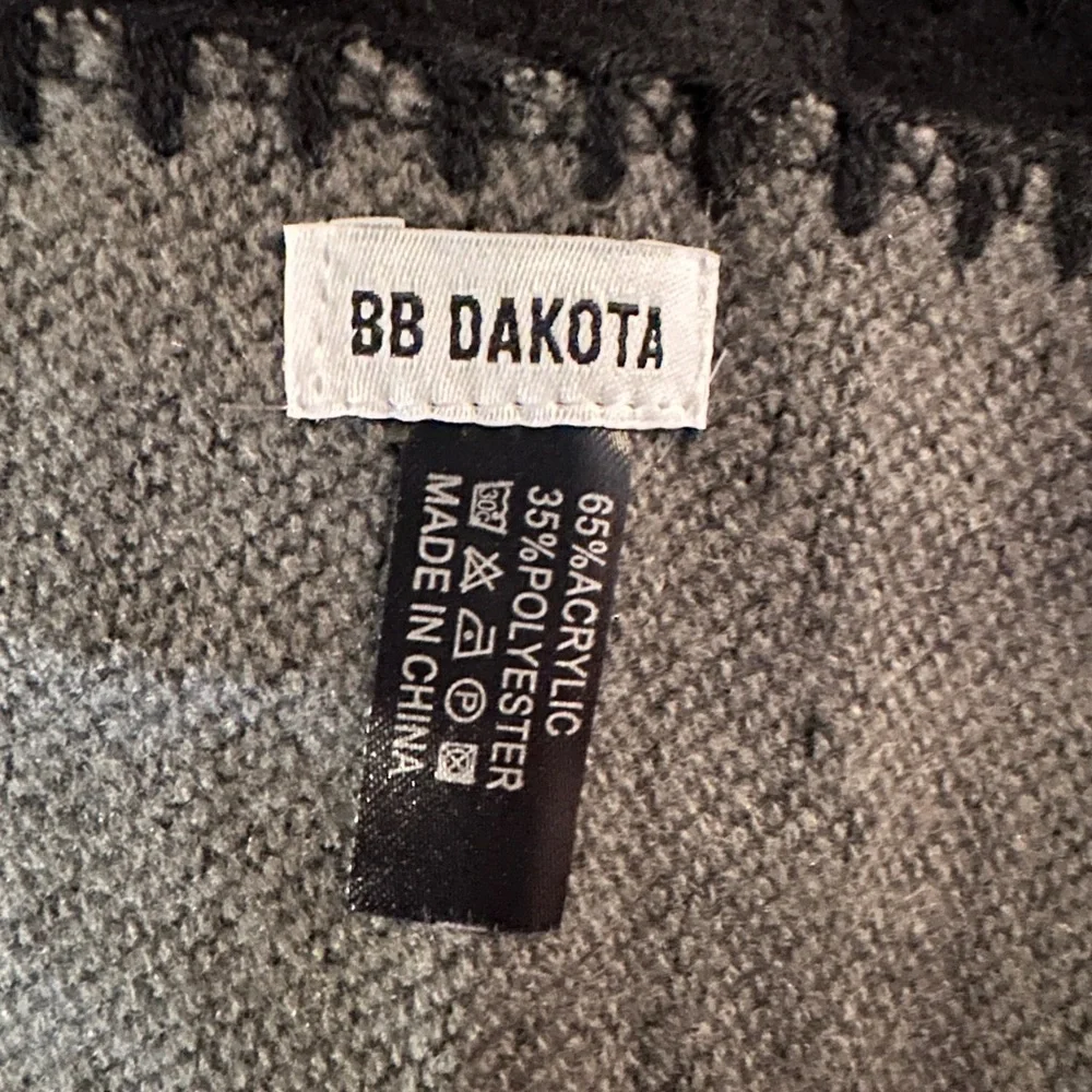 BB Dakota Reversible Stripe Cape Poncho Black Gray OS